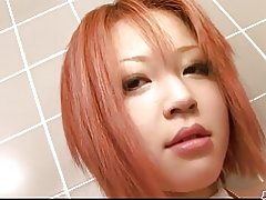 Tihe ja busty punapea babe tuss fondling vannituba