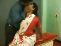 India tädi seksida ühel töökohal