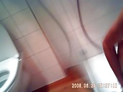 Peidetud nukk ema vanema naisega